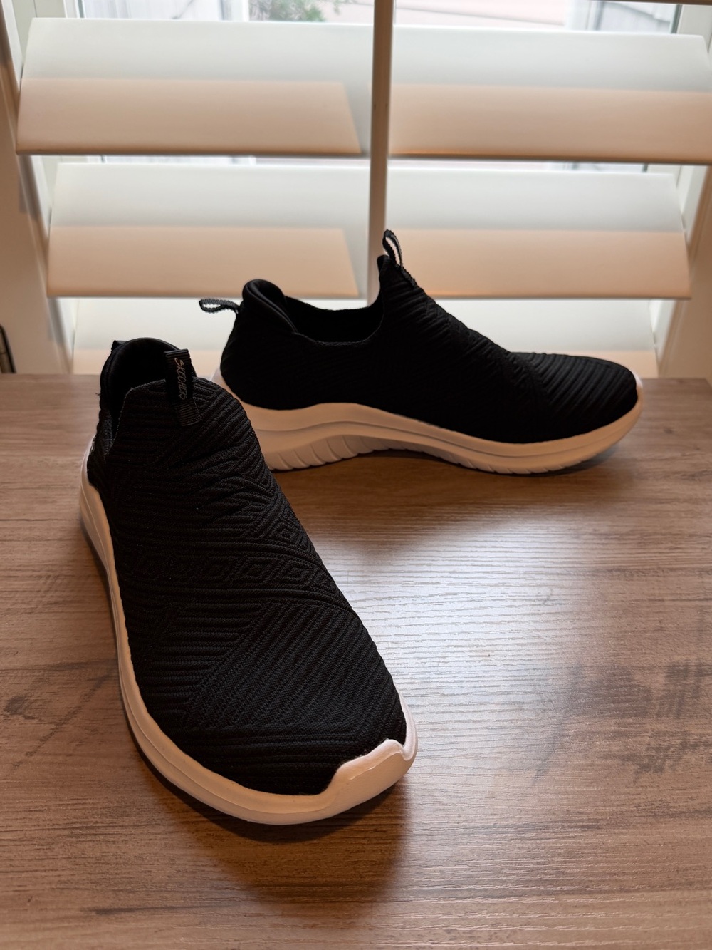 Skechers Women's Black Air Cooled Memory Foam Slip-On Shoes | Size 8.5 - Picture 2 of 10